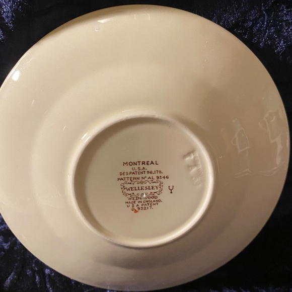 Vintage Set of 2 Wedgwood Wellesley Montreal Cup & Saucer Sets - Picture 5 of 7